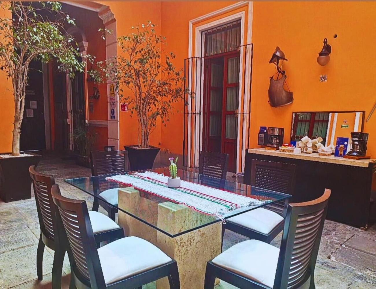 Del Capitán De Hotel